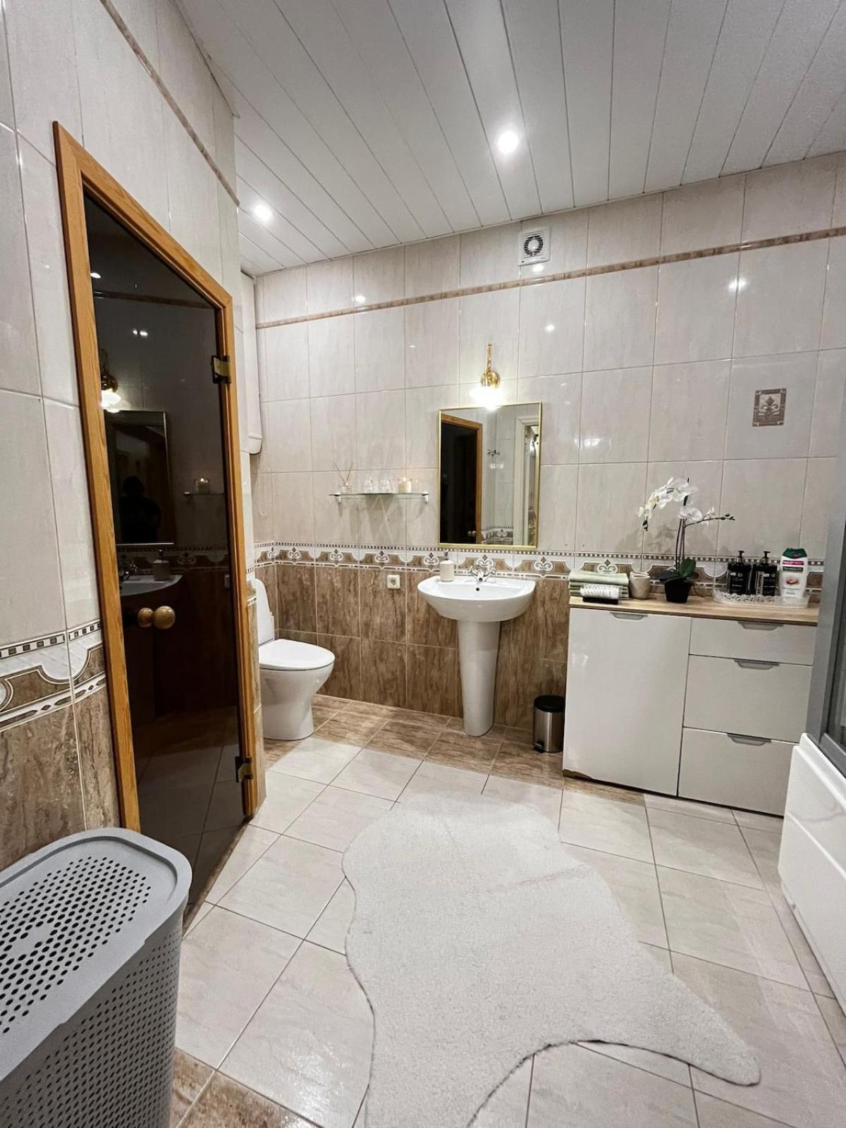 Appartement Elegant 5 Bedr With Sauna In The Centre, Near Viru And Old Town, With Private Parking Tallinn
