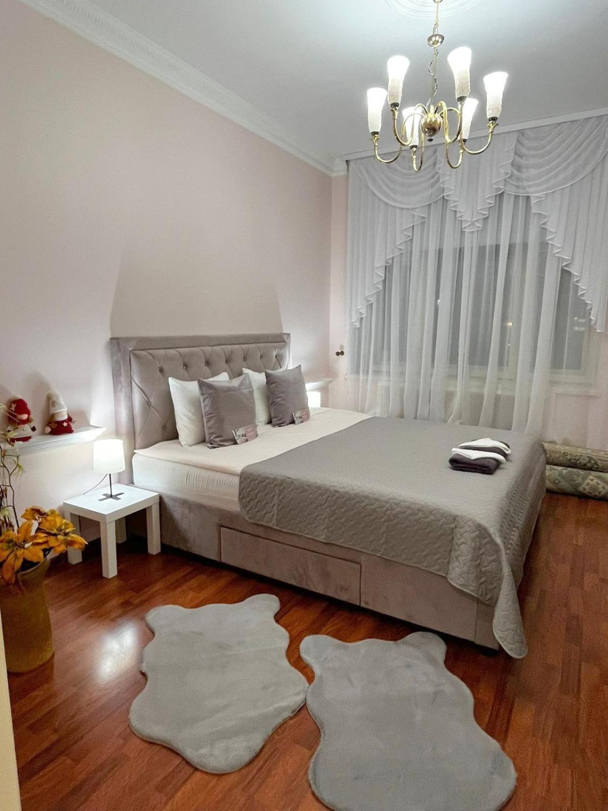 Elegant 5 Bedr With Sauna In The Centre, Near Viru And Old Town, With Private Parking Appartement